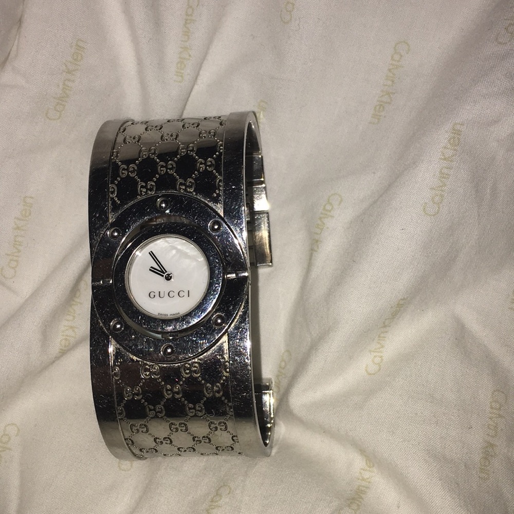 Gucci - Twirl Bracelet Watch